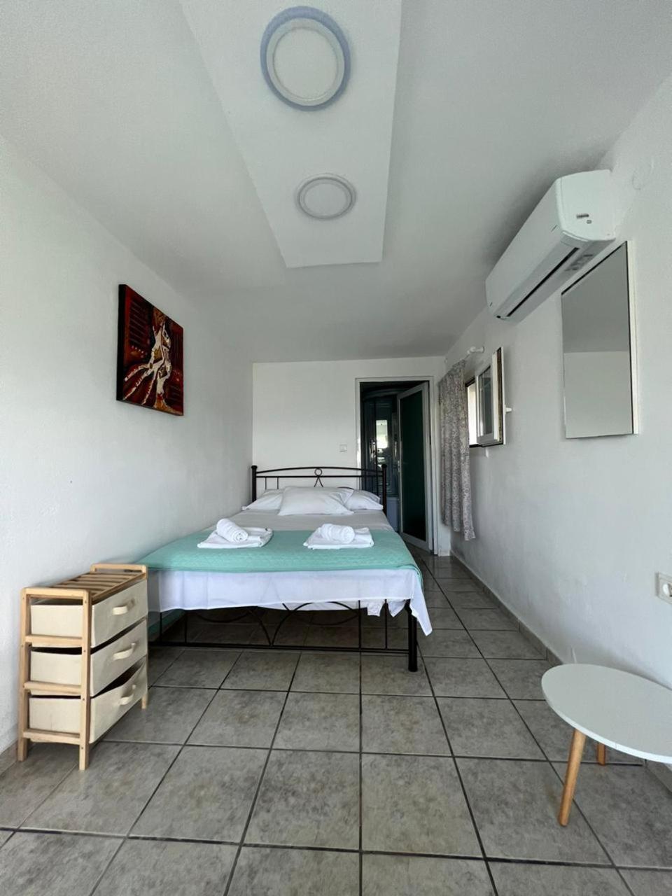 Aronis Spyros Panoramic Seaview Apartments Longos  Room photo