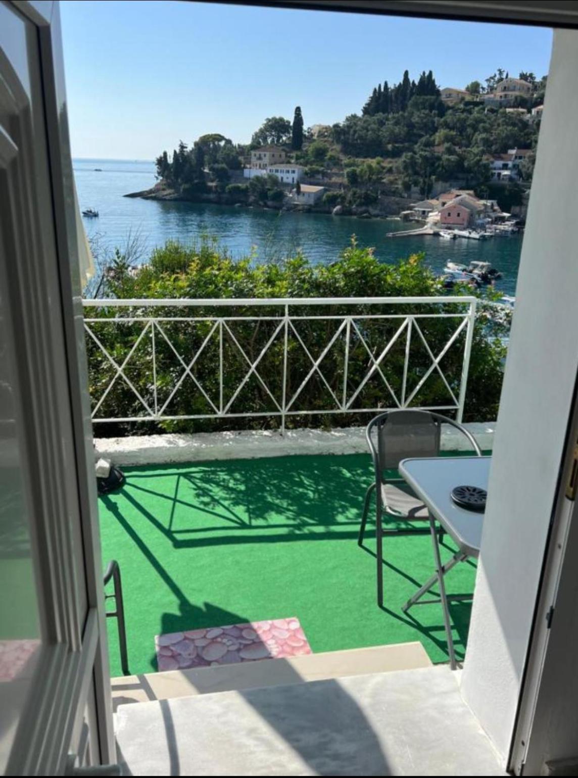 Aronis Spyros Panoramic Seaview Apartments Longos  Room photo