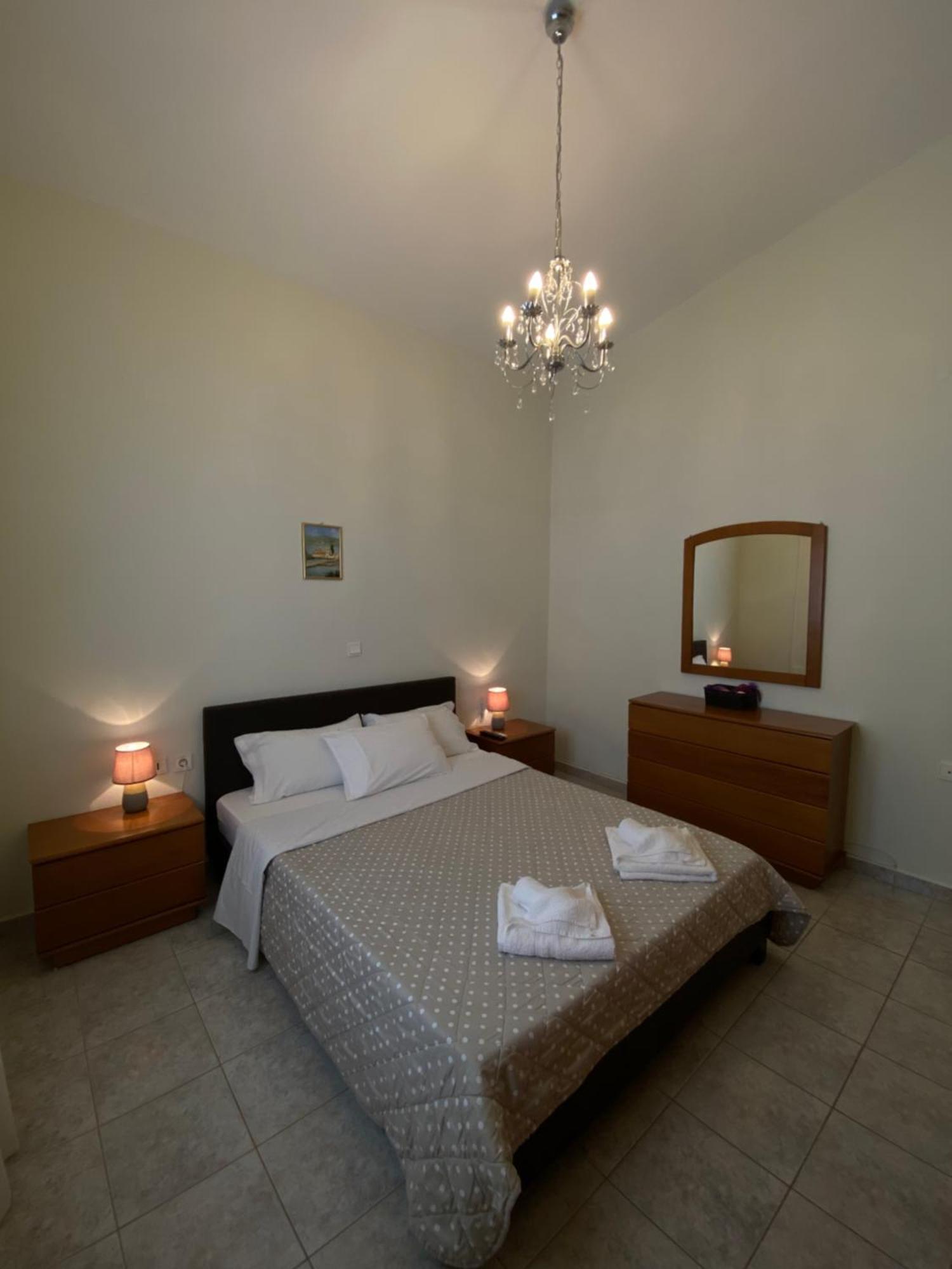Aronis Spyros Panoramic Seaview Apartments Longos  Room photo