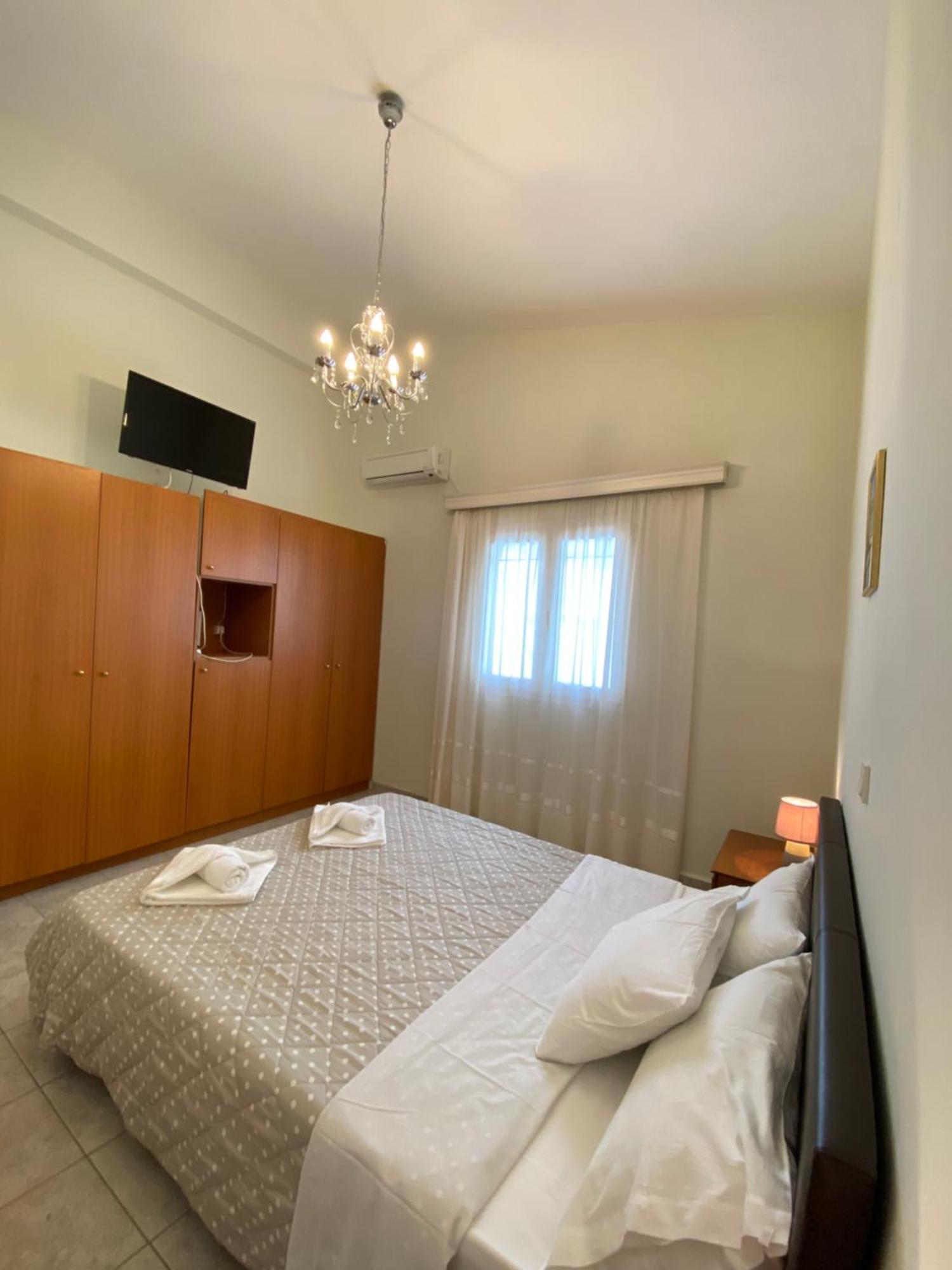 Aronis Spyros Panoramic Seaview Apartments Longos  Room photo