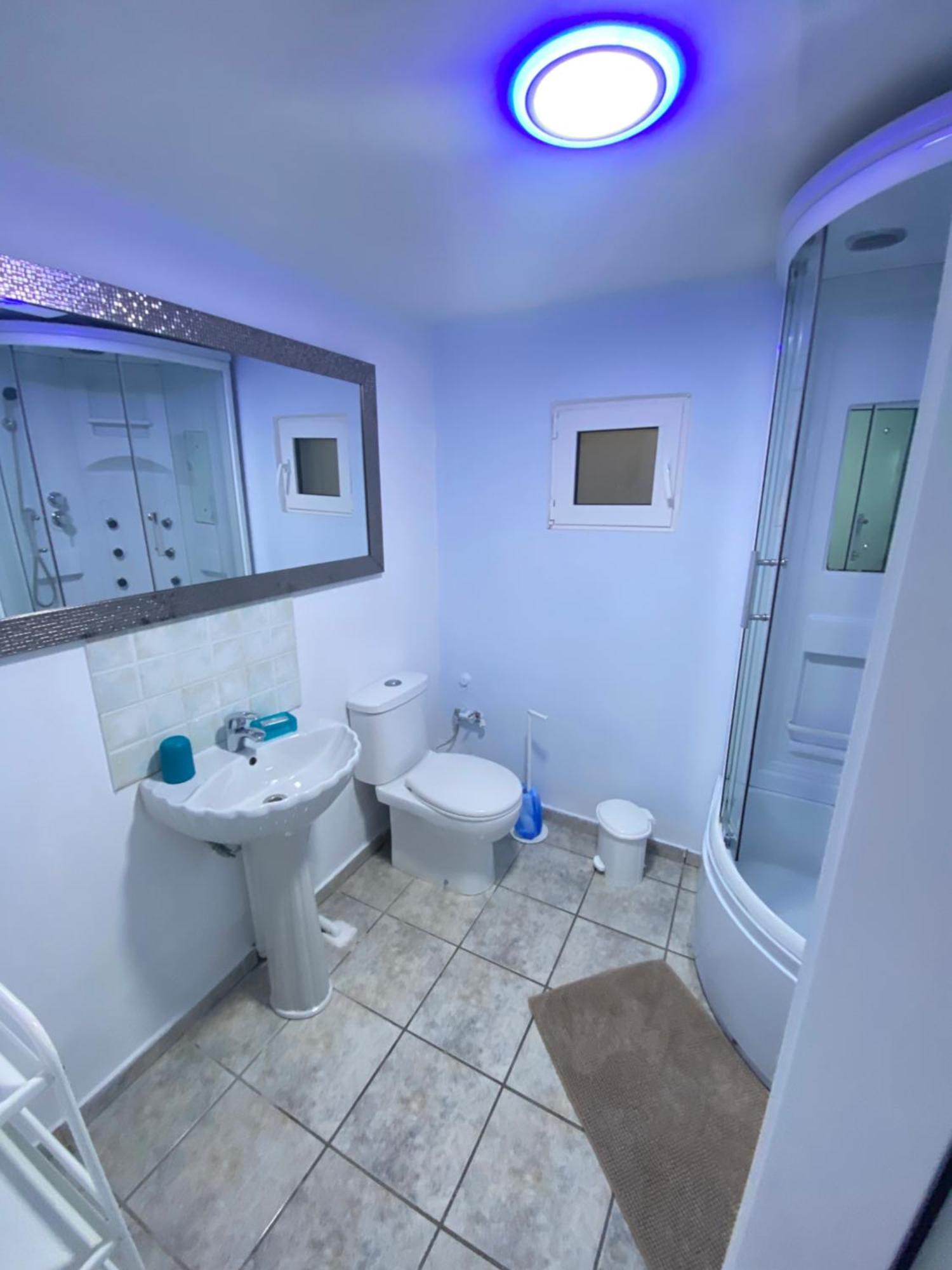 Aronis Spyros Panoramic Seaview Apartments Longos  Room photo