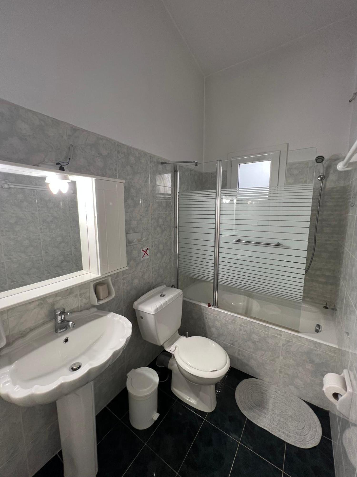 Aronis Spyros Panoramic Seaview Apartments Longos  Room photo