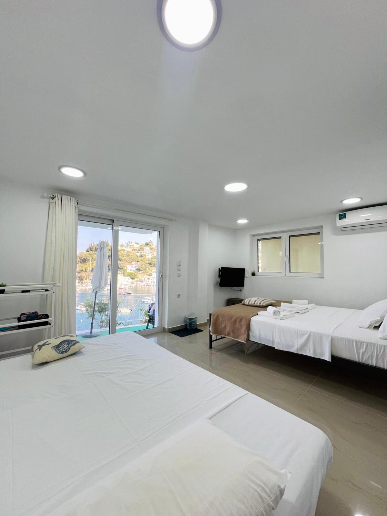 Aronis Spyros Panoramic Seaview Apartments Longos  Room photo