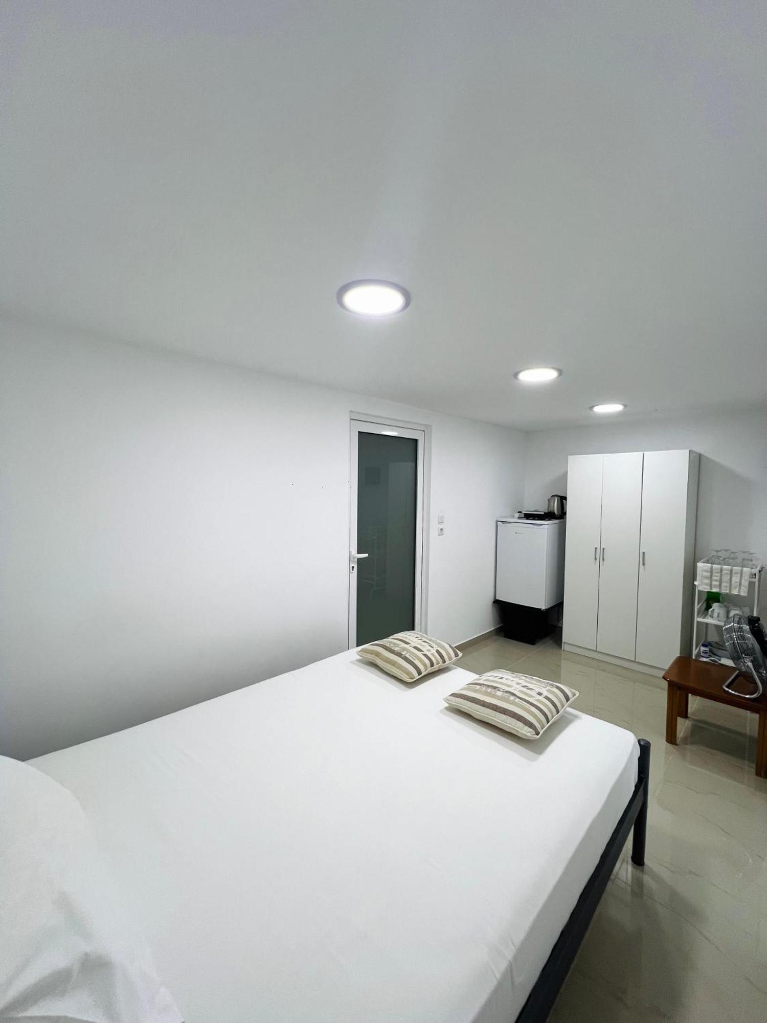 Aronis Spyros Panoramic Seaview Apartments Longos  Room photo